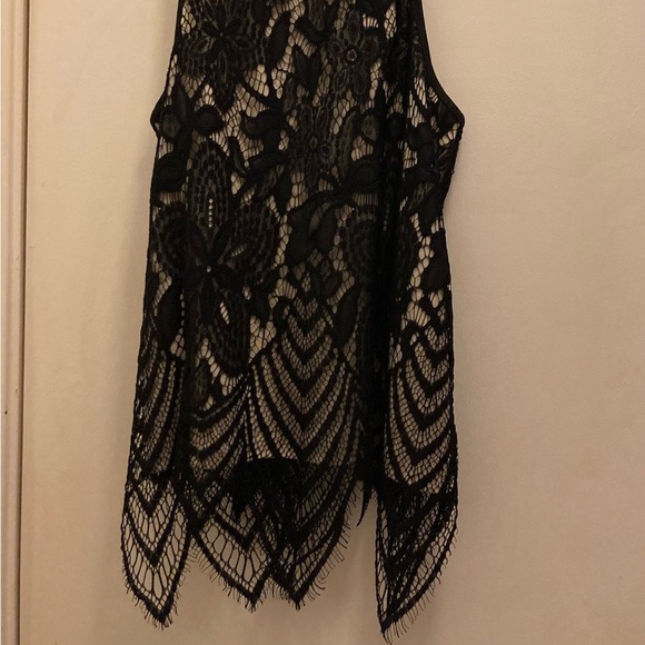 “Almost Famous” sleeveless black lace detail over beige/cream lining size M - Picture 3 of 5